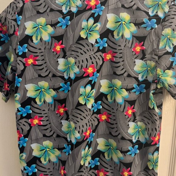 Hurley Hawaiin Shirt - Picture 5 of 5